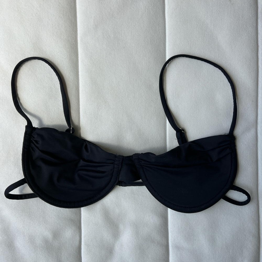Frankie’s bikinis Maggie underwire top black medium